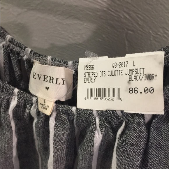 NEW/NEVER WORN one piece cropped jumpsuit - Picture 5 of 6